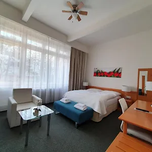 2* Konukevi Pension Jana - Domov Mladeze